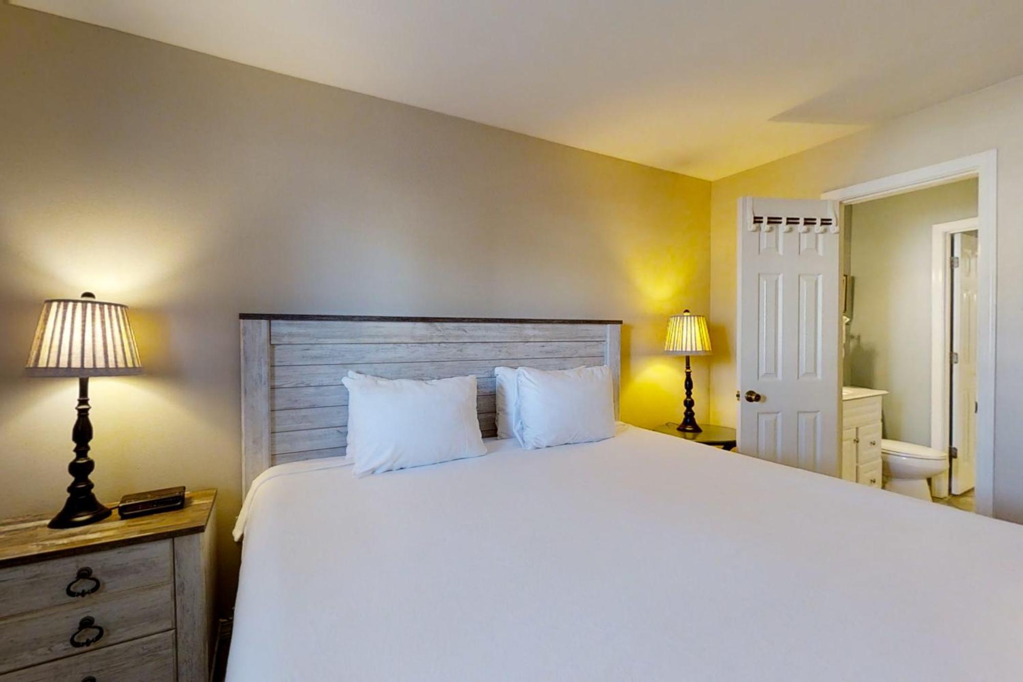 Crystal Sands III Destin Room photo